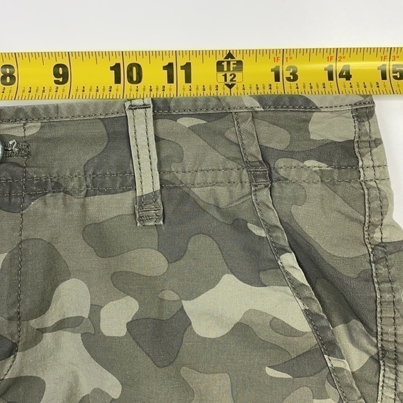 Eddie Bauer Green Camo Shorts Size 2 - Picture 3 of 7